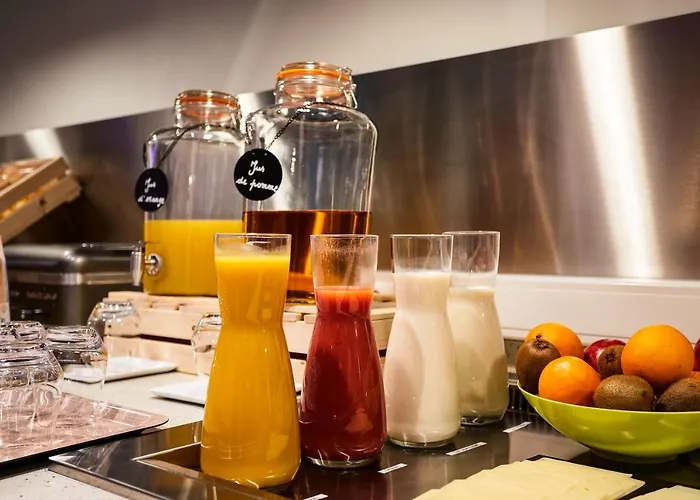 Best Hotels near Birmingham Airport with Shuttle