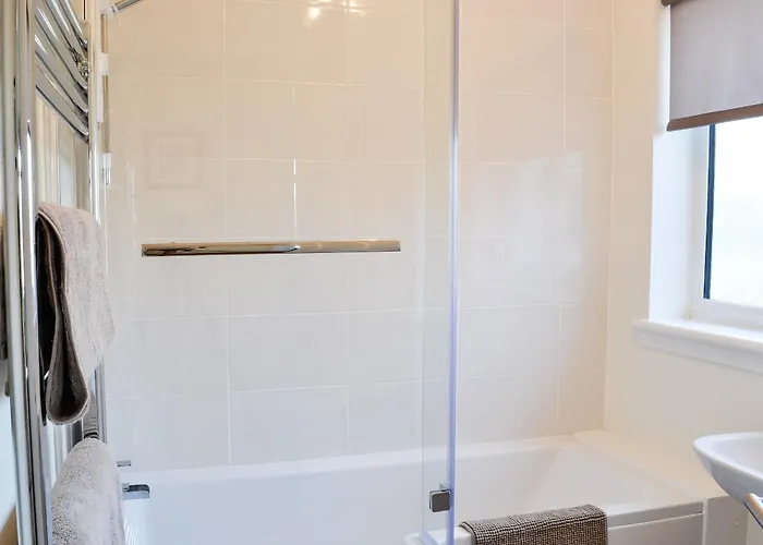 Top Hotels Near Langbank