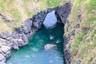Devil's Frying Pan Cadgwith     The Devils Frying Pan is a lagoon just next to Cadgwith Cove on the Lizard. It used to...